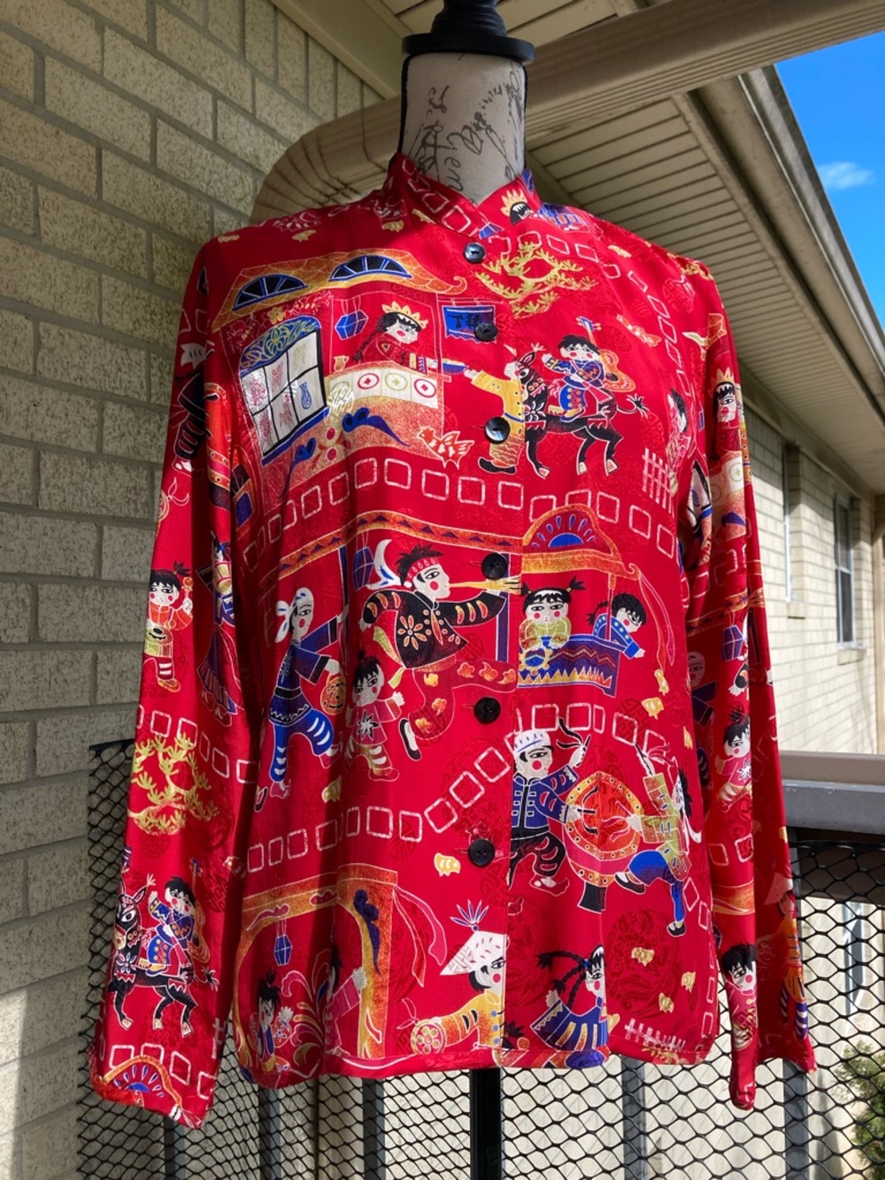Chico's 100% Silk Red Mandarin Collar Button Front Blouse Asian Art Print